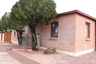 Building Photo - 1202 N Tucson Blvd