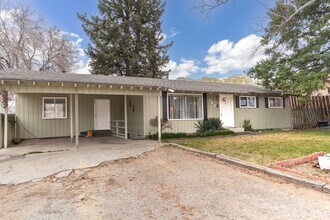 Building Photo - 4 Bedroom Home with Covered Parking & Fenced Backyard