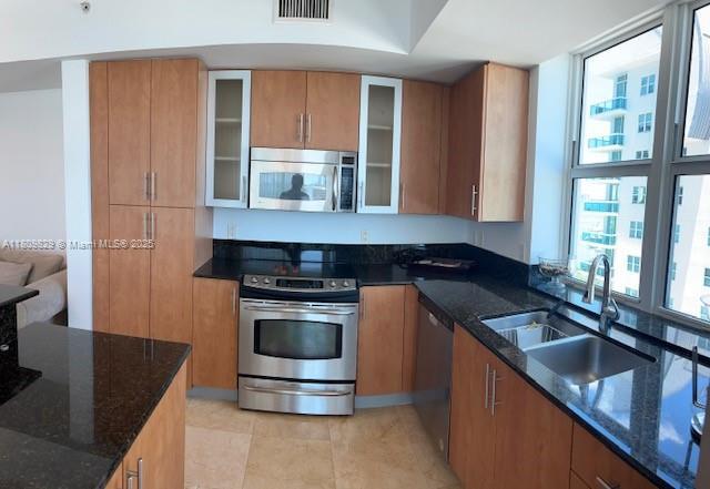 Building Photo - 7900 Harbor Island Dr