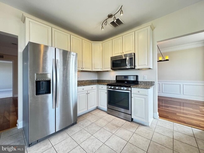 Building Photo - 9204 Charleston Dr