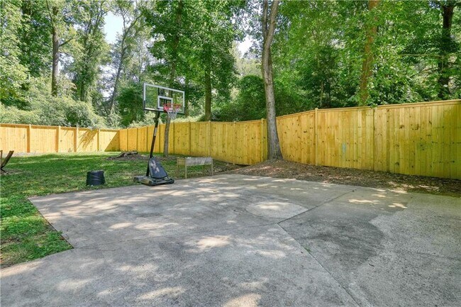 Building Photo - 3003 Maple Ln