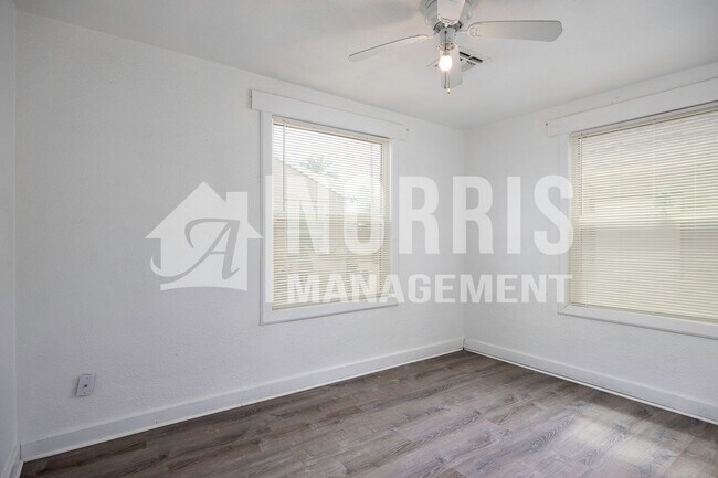 Building Photo - Multi-Unit Space Available NOW!