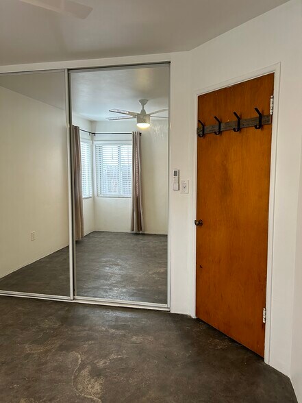 Building Photo - 3666 Villa Ter