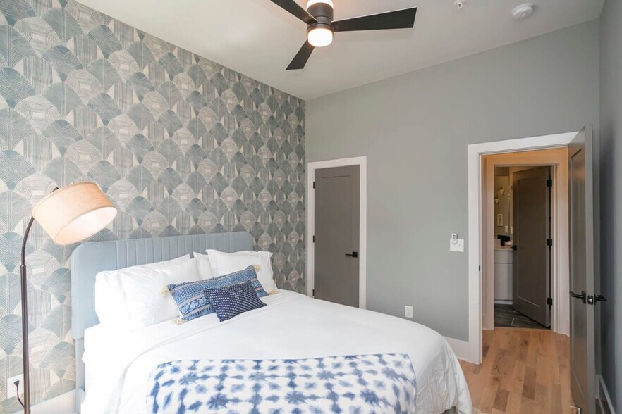 Building Photo - 1700 19th Ave S