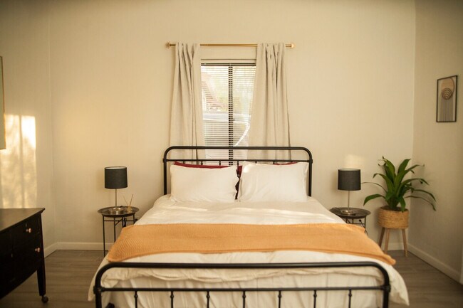 Building Photo - 1314 S 8th Ave