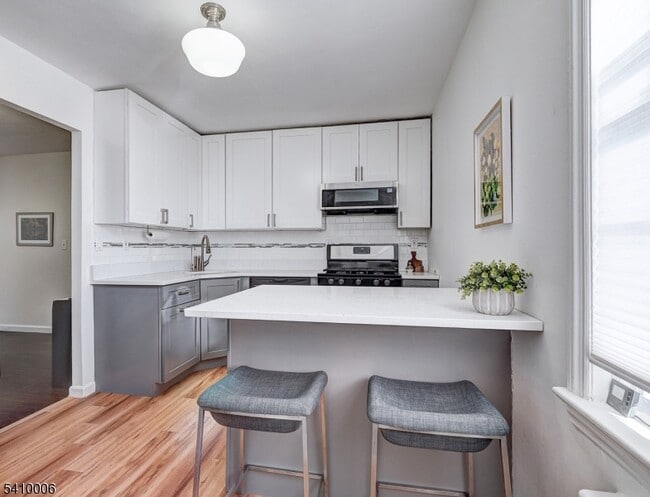 Building Photo - 101 Gates Ave