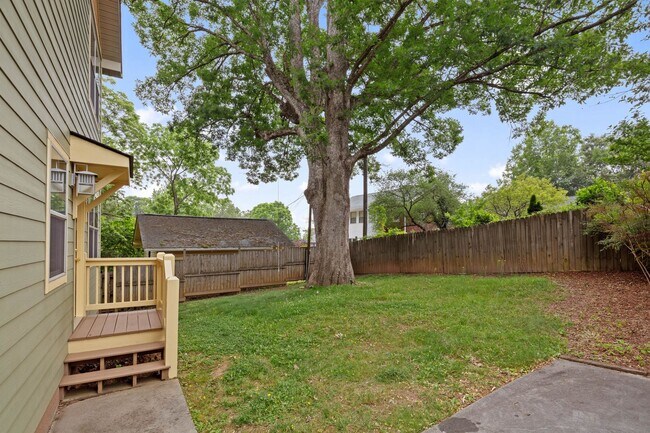 Building Photo - Modern Kenilworth Home