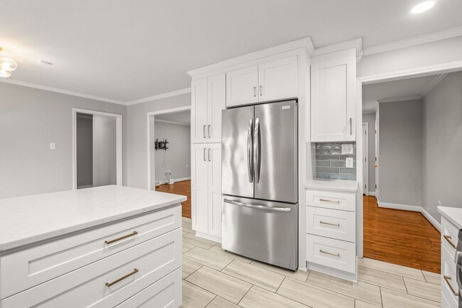 Building Photo - 2420 Durwood-