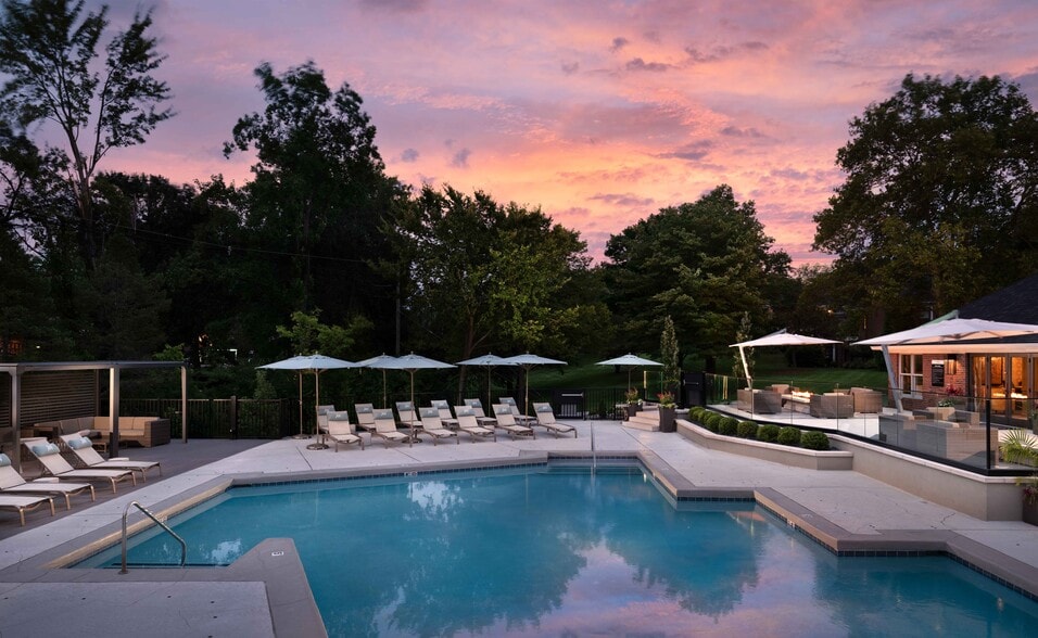 Building Photo - The Willows of Plainview