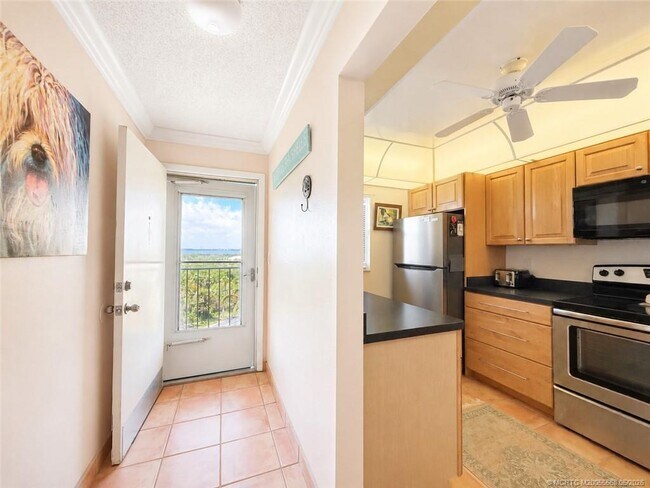 Building Photo - 7440 S Ocean Dr