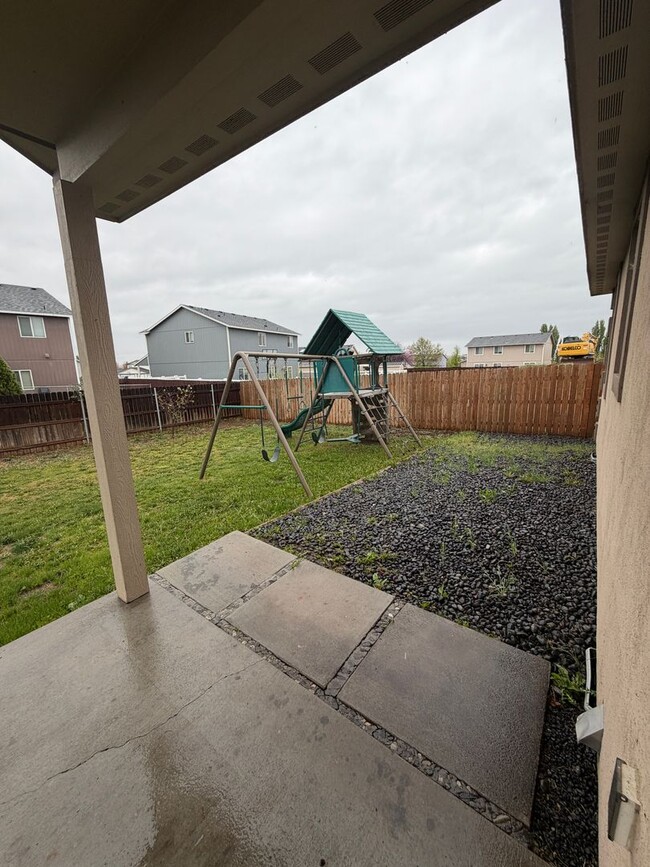 Building Photo - Beautiful Home In Quiet Neighborhood! Landscaping Included!