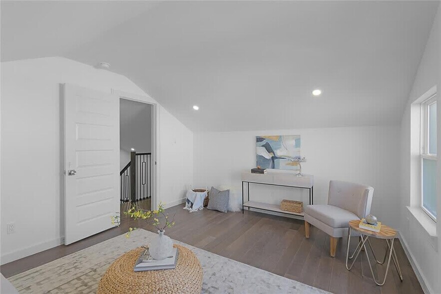 Building Photo - 2926 El Fenice Ln