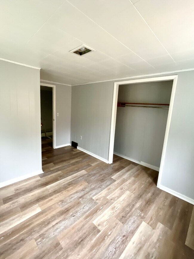 Building Photo - Renovated 3 bed 2 bath in Ambridge Heights!