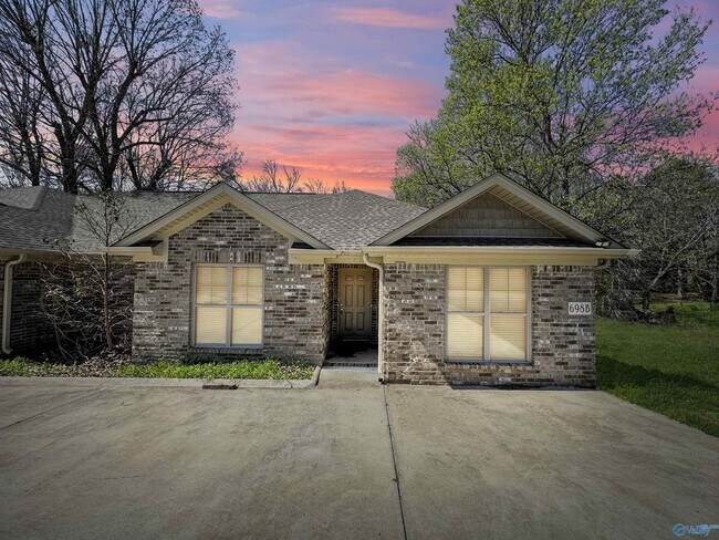 Primary Photo - 698 Mulberry Rd