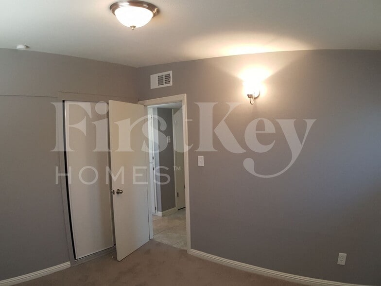 Building Photo - 332 Wisteria Ave