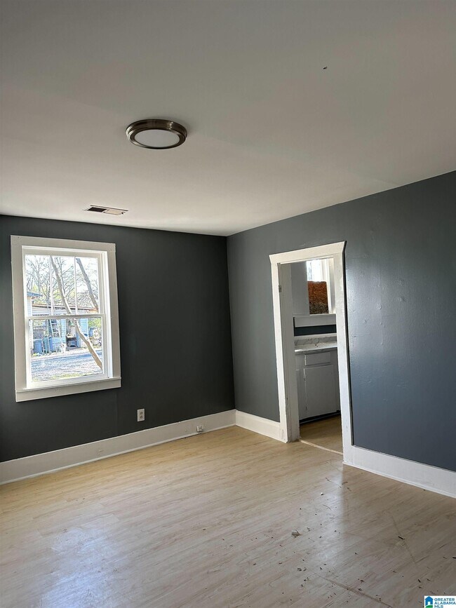 Building Photo - 315 3rd Ave N