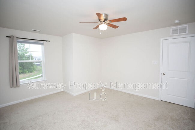 Building Photo - 32 Roberta Wy.