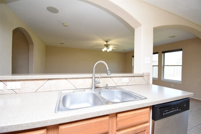 Building Photo - 11215 Overland Trail Dr