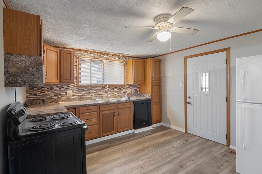 Building Photo - 1450 W 14th St