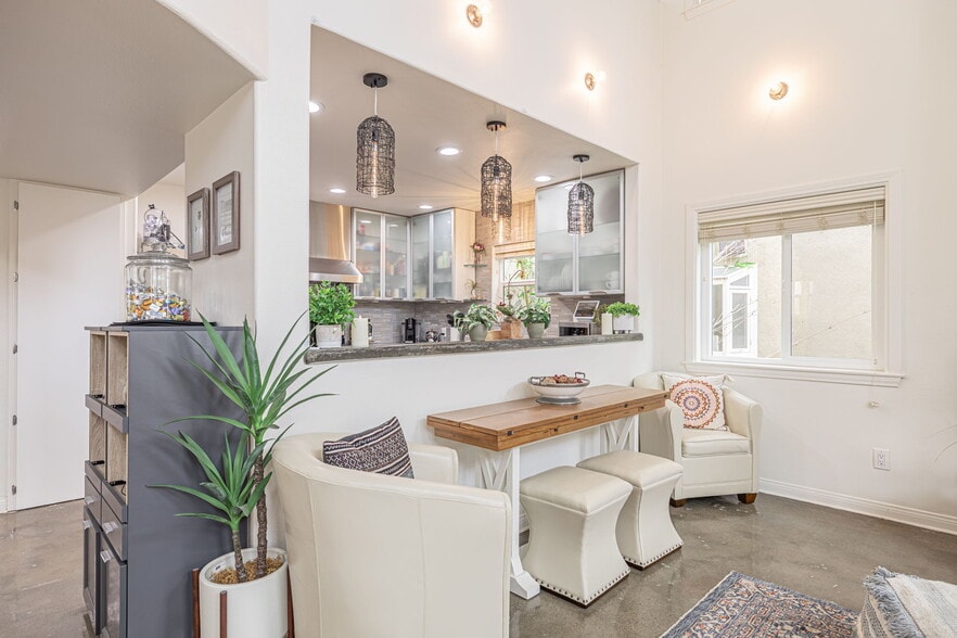 Dining - 127 Galleon St