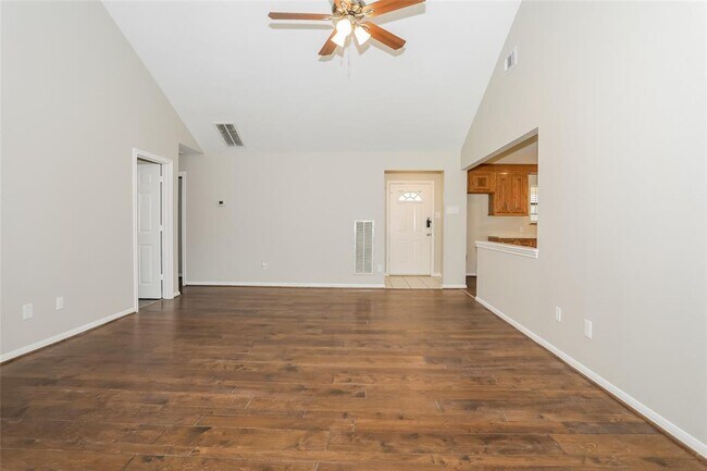 Building Photo - 28419 Champion Oaks Dr