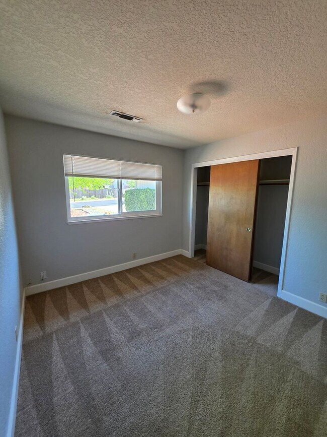 Building Photo - Charming Family Home for Rent in Auburn, C...