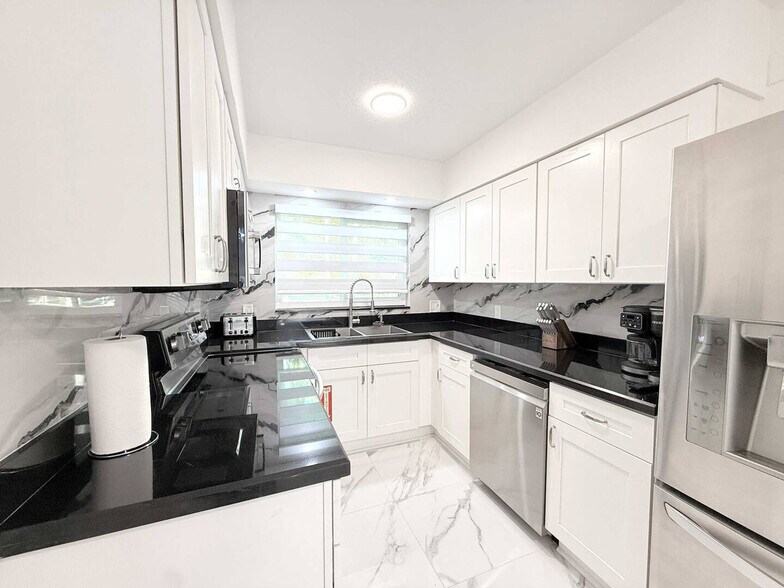 Building Photo - 2013 NW 12th Ave