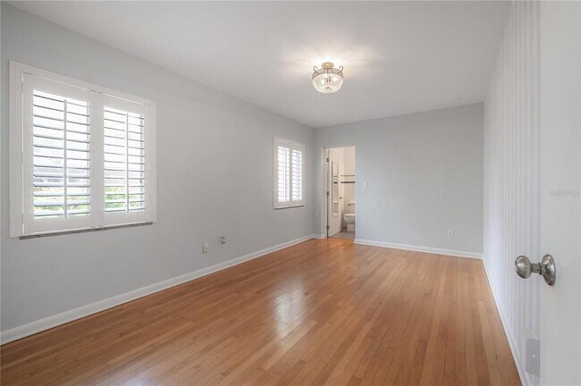 Building Photo - 4620 W Beach Park Dr
