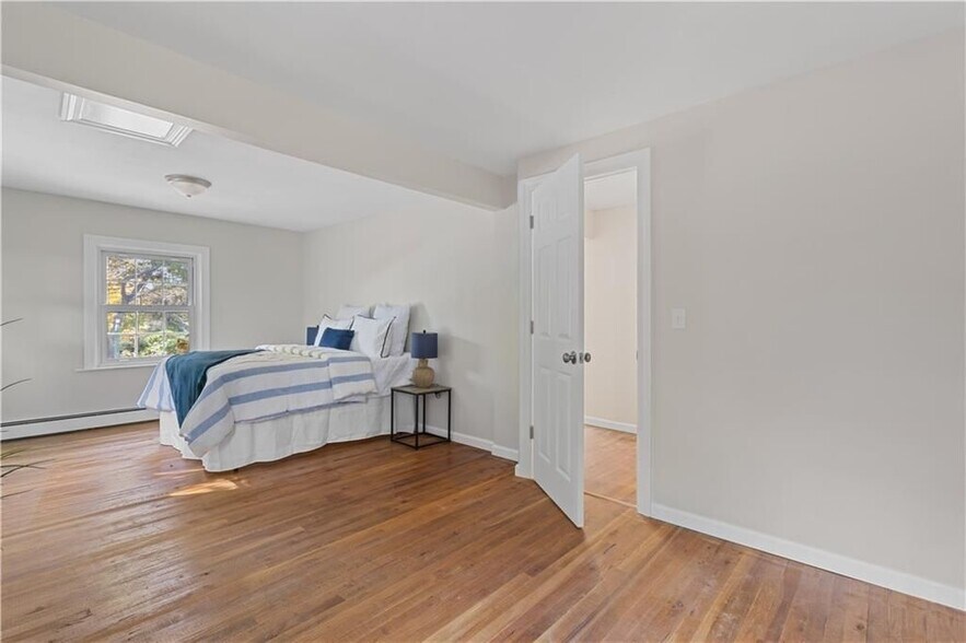 Building Photo - 400 Schooner Ave