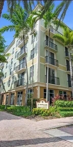 Building Photo - 1919 Van Buren St