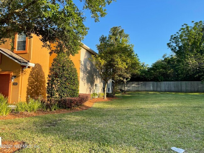 Building Photo - 6820 Misty View Dr