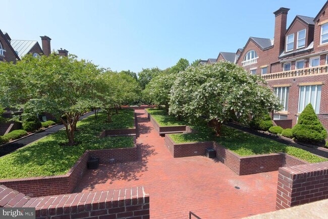 Building Photo - 115 N Lee St