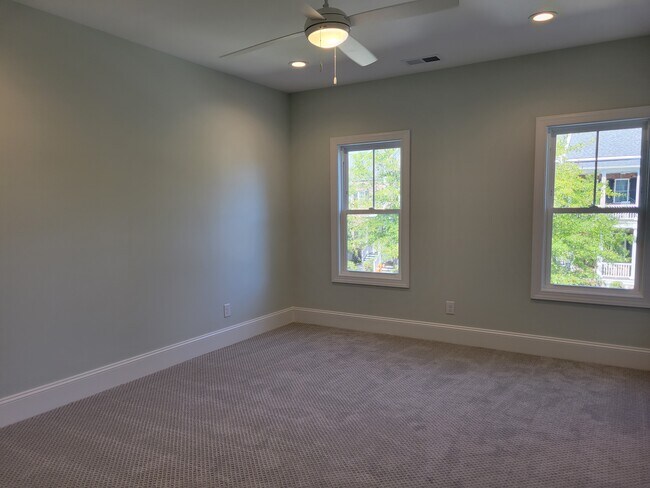 Building Photo - 3901 Harkers Way