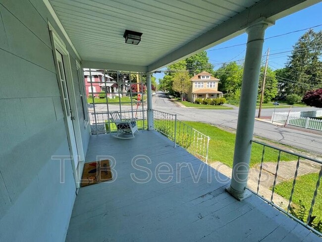 Building Photo - 402 Electric St