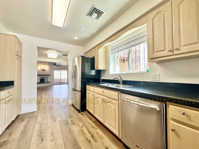 Building Photo - 4259 E Blanton Rd