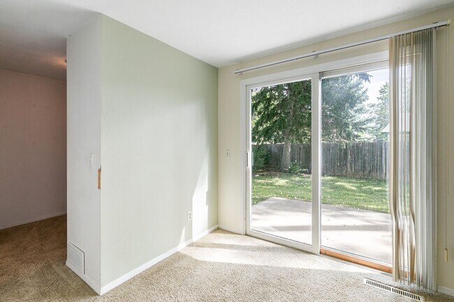 Building Photo - 3406 Avon Ct