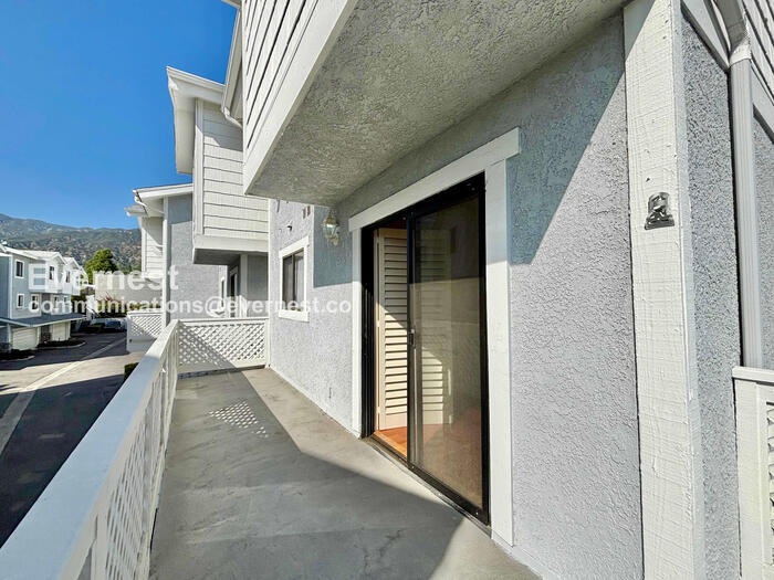 Building Photo - 4455 Rockland Pl