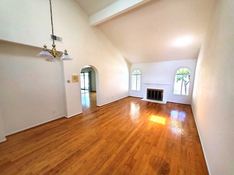 Building Photo - 16807 Camden Ln