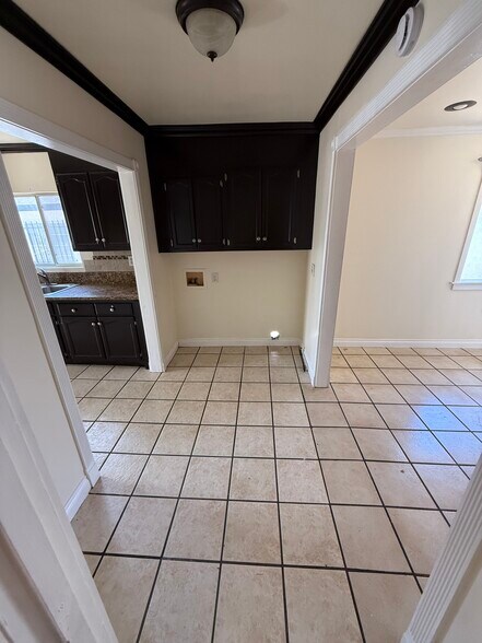 Building Photo - 9622 Evers Ave