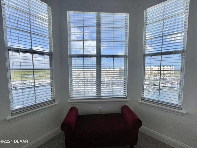 Building Photo - Furnished Harbour Village Condo!