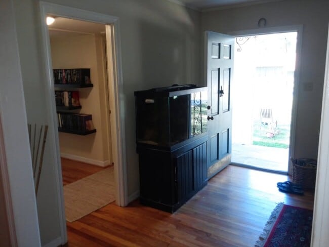 Building Photo - 751 Farnell Ln