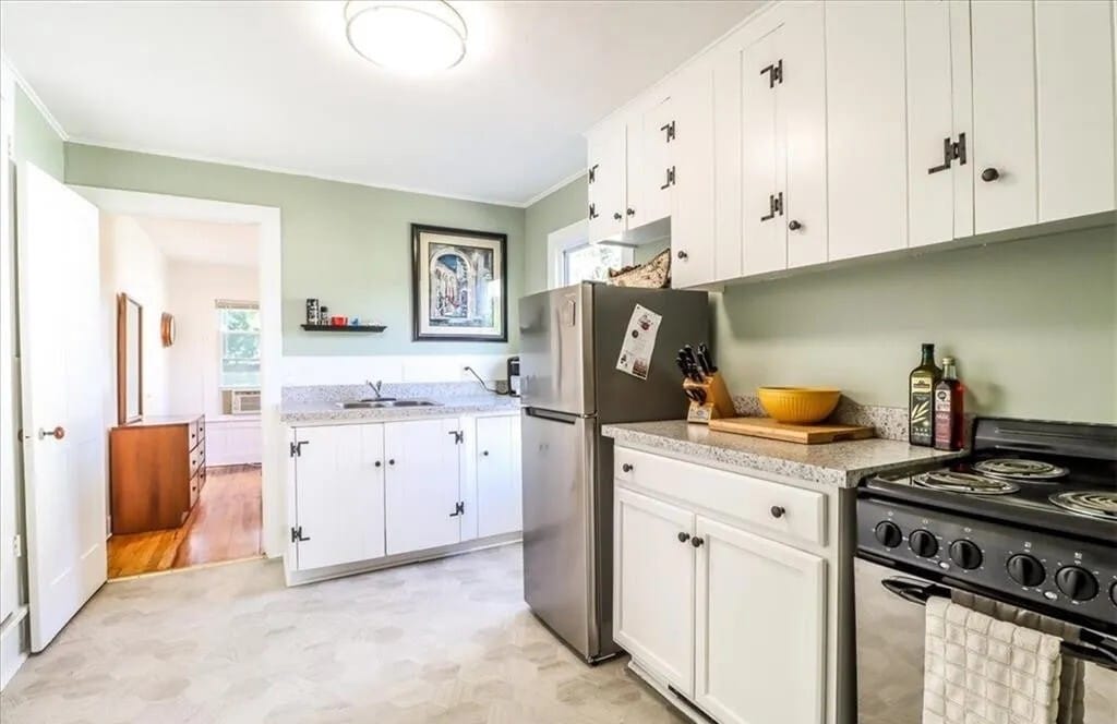 Kitchen - 17 Whittlesey Ave