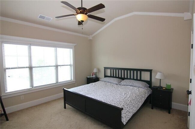 Building Photo - 1660 Jardin Ct