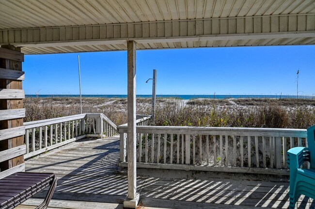 Building Photo - BEAUTIFUL,  FURNISHED OFF-SEASON BEACH RENTAL