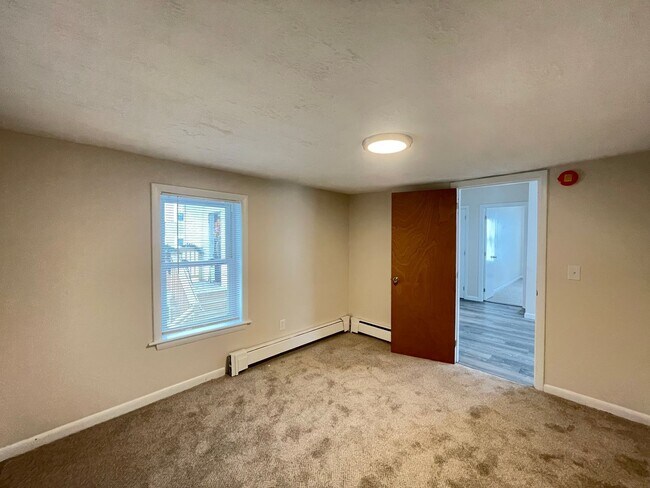 Building Photo - 343 Hayward St