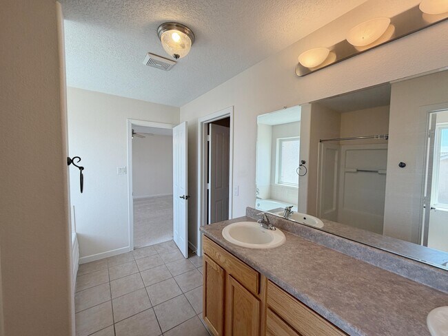 Building Photo - 6216 Calle Vizcaya NW