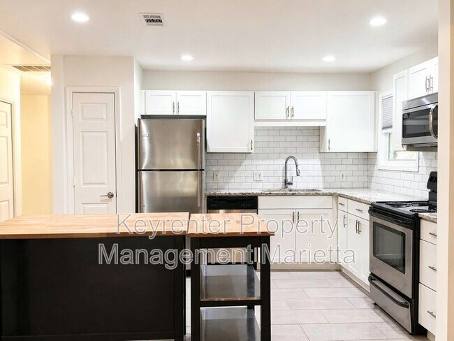 Building Photo - 723 Hanover Ln SE