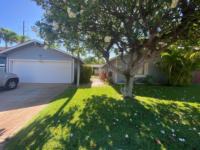 Building Photo - 3/2 House W/ 1/1 Cottage