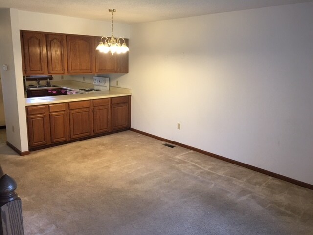 Building Photo - 604 N Plaza Blvd