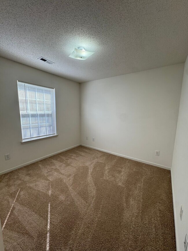 Building Photo - 147 Springwood Ln